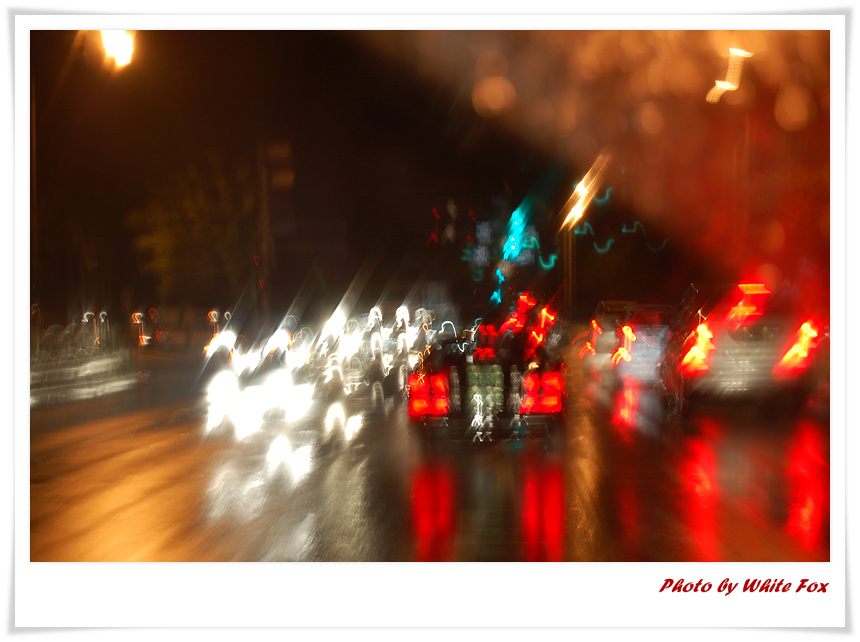 비오는 도로.jpg